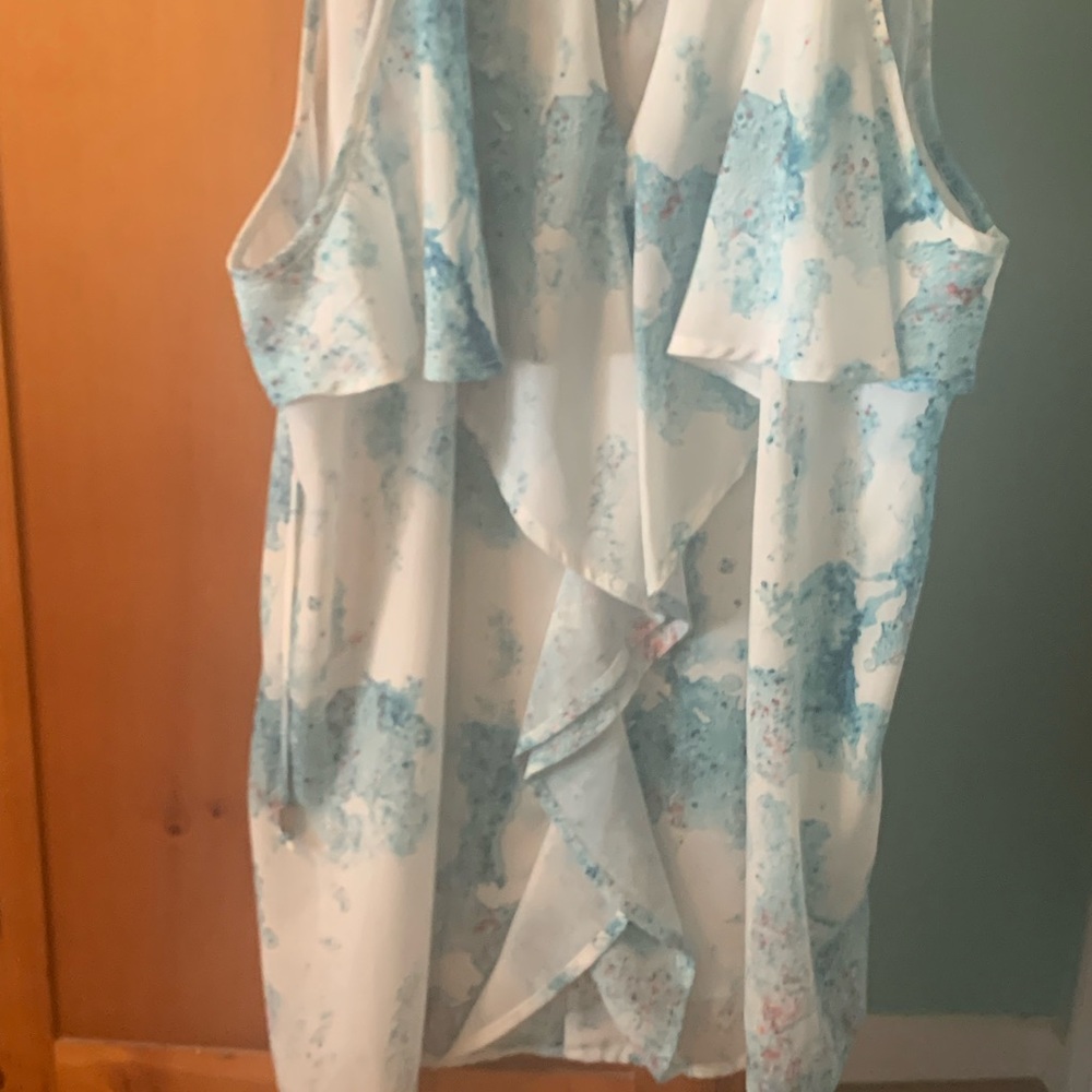 Size M blue and white flowy tank top